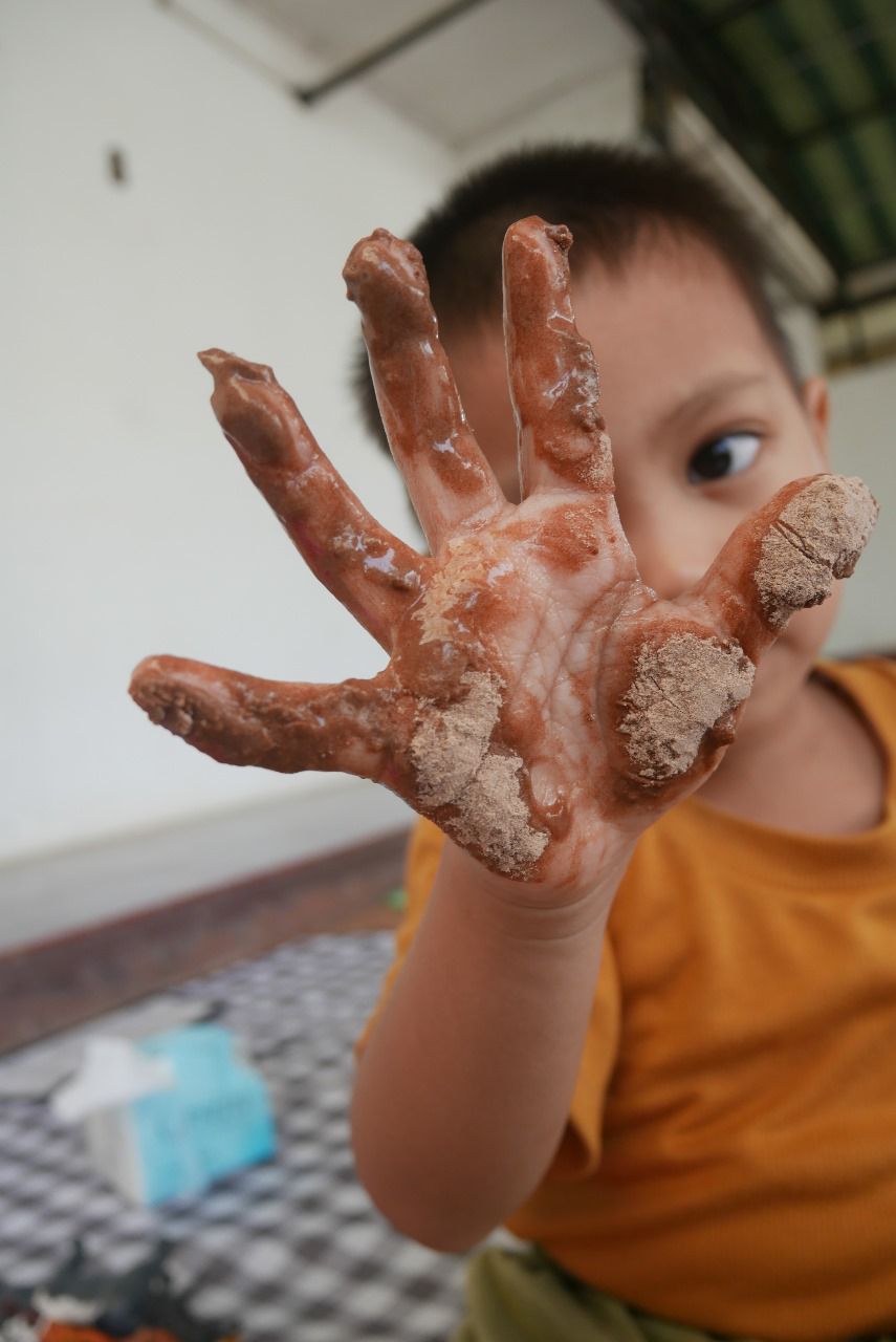 Stimulasi Sensorik: Mengapa Penting untuk Perkembangan Otak Anak - Artikel Edukasi iRentKids.com